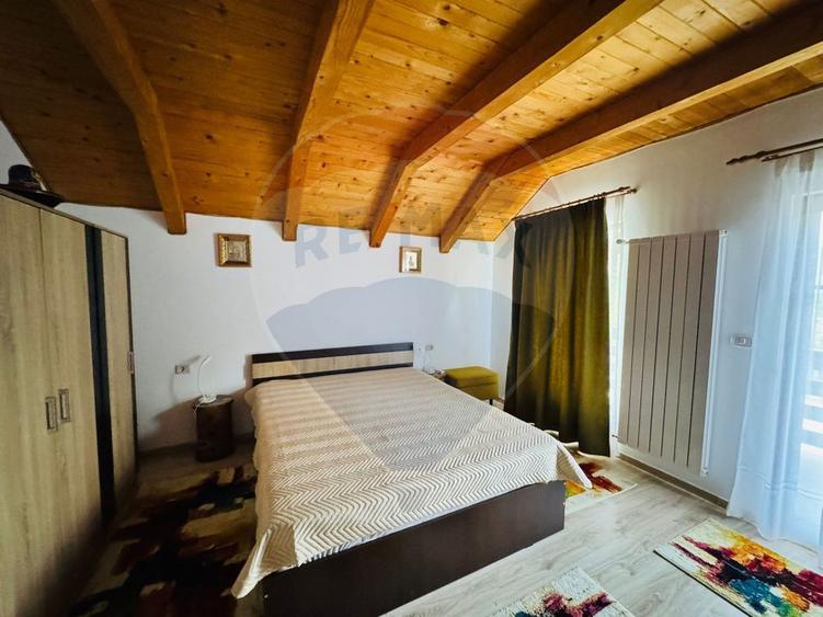 Casă / Vilă cu 4 camere de vânzare