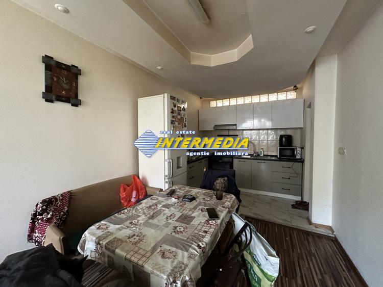 Proprietate 2 case curte pavata Teren 700 mp Hotel CETATE gard utilitati