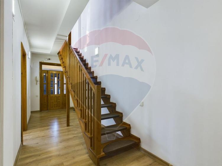 Casa cu 5 camere de inchiriat 210 mp | Eroii Revolutiei