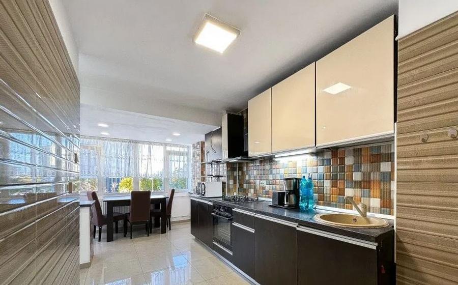 Apartament 3 Camere,Decebal,bl.1990,et.2/8,Amenajat,mobilat,complet
