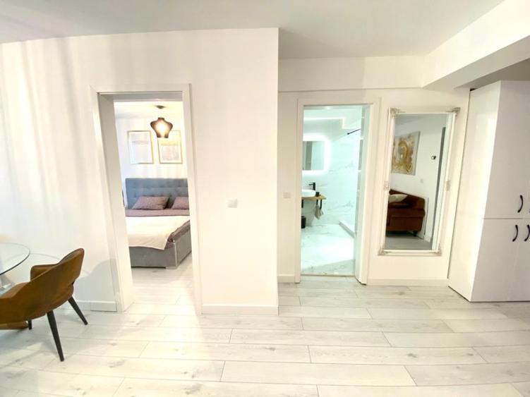 Inchiriez apartament 2 camere Lux | et 3 | Corneliu Coposu