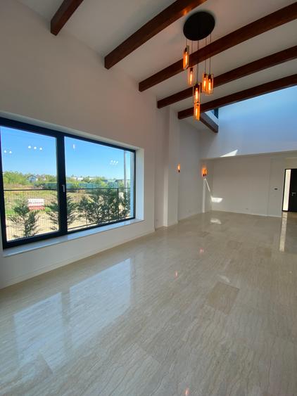 Villa Cedra, eleganta, gated, în Laguna Albastră, 3 dormitoare ensuite, 5 camere