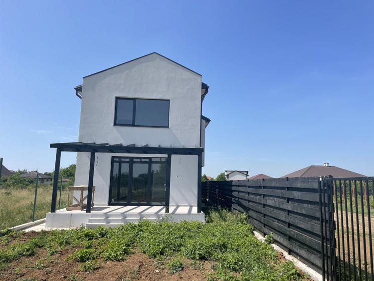 Vila individuala, Domnesti, Drumul Targului, P+1, suprafata teren 460, finisata.