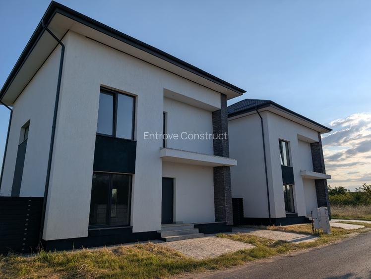 Case de vanzare Tamasi, Corbeanca 6 camere 330000 € - 2