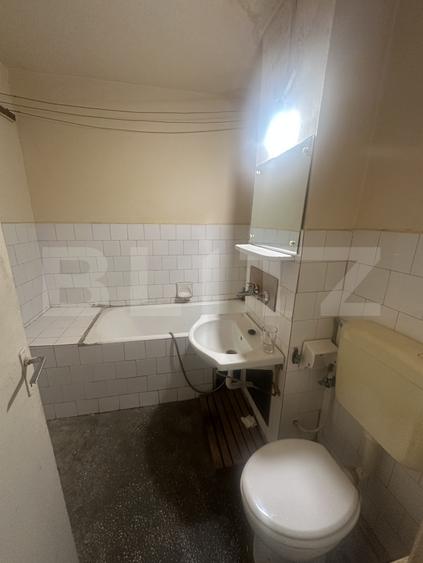 Apartament 3 camere, decomandat, 55 mp, zona Micro17