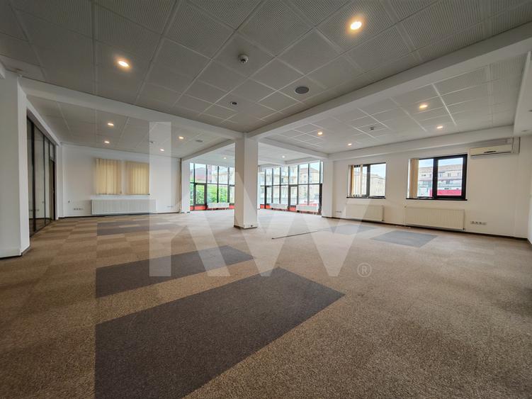 Spațiu de birouri luminos și modular – perfect pentru echipa ta!
