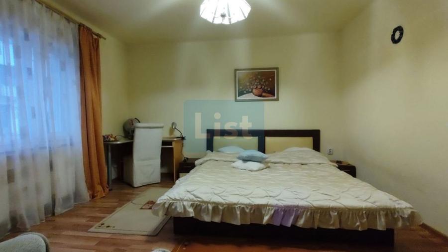 Casa cu mansarda, 7 camere, anexe, Sanmartin