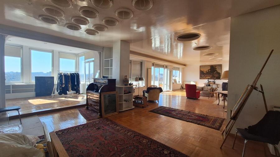 Apartament tip penthouse 40mp terasa 5 camere 200mp utili