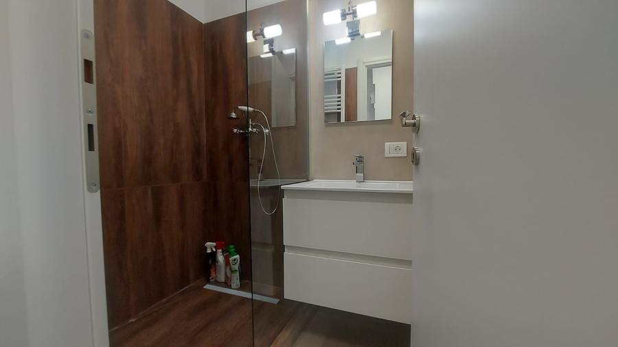 STUDIO DUBLU CU CURTE PROPRIE | recent renovat, metrou 12 minute