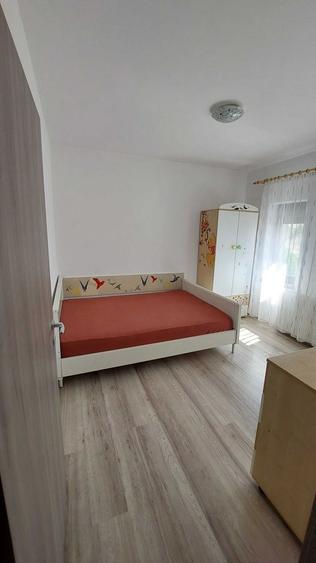 3 camere. Mobilat si utilat. Decomandat. Loc de depozitare