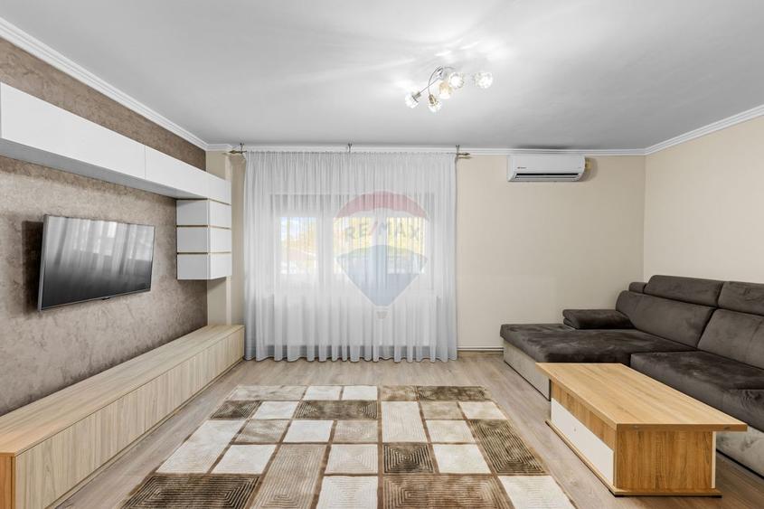Apartament modern, de închiriat, 3 camere – Micălaca, parcare proprie