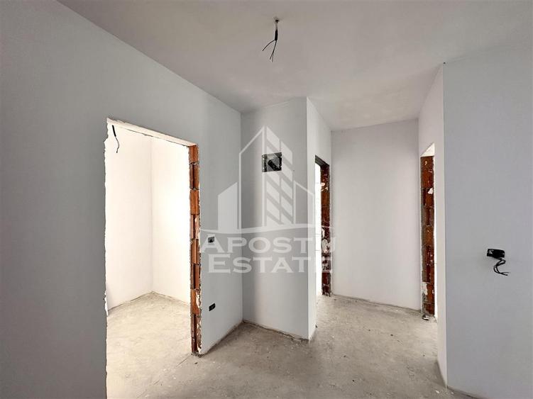 Jumatate de duplex cu 5 camere de vanzare, despartit, Dumbravita