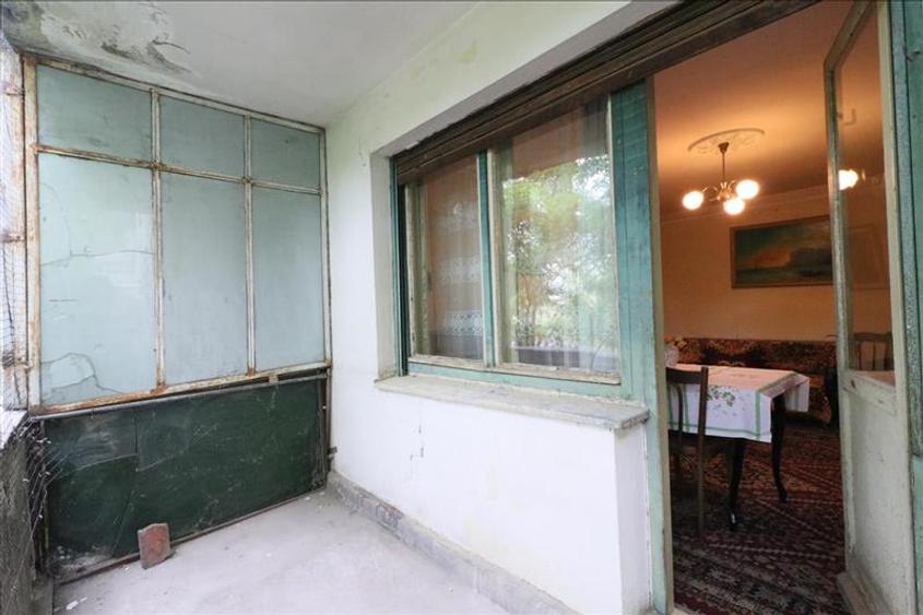 Apartament de 3 camere decomandat, etaj 2,  Podu Ros, Liceul Racovita