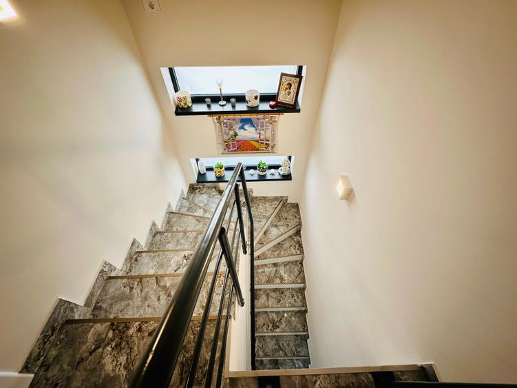 Casă individuală 5 camere de vânzare în Comuna Berceni – teren 400 mp