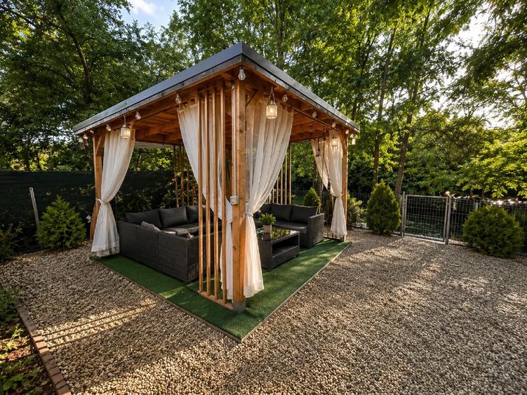 Duplex spațios, complet mobilat, într-o zonă liniștită, lângă râu