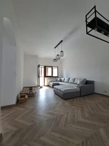 Apartament de vânzare – Blocul Hong Kong, Universitate, Metrou