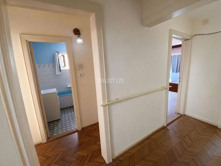 Comision 0%, Apartament 3 Camere, Decomandat, Etaj 1, Azuga, Girocului - 12