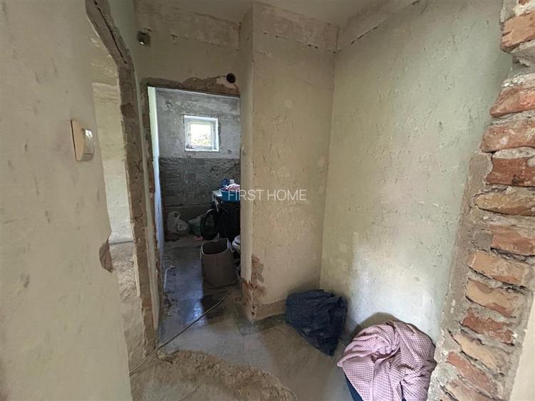 Apartament cu 2 camere de vanzare, zona centrala, scoala 9 - 5