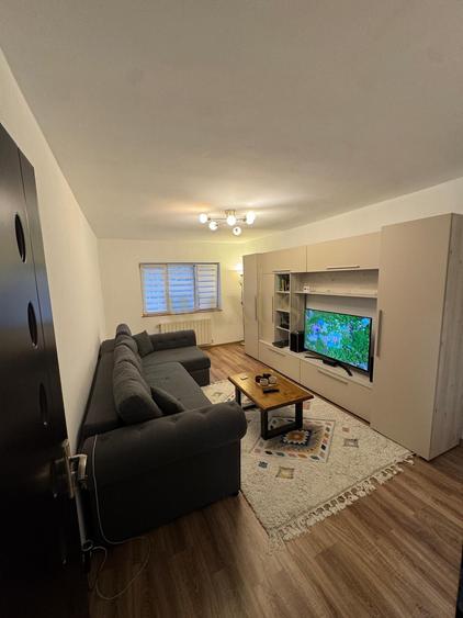 Apartament 2 camere, decomandat, dublă orientare, etaj 3, zona centrală