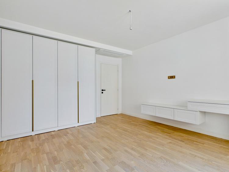 Vilă cu 6 camere | Suprafață utilă de 227 mp și terasă de 48 mp | Pipera