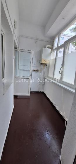 Ofer spre închiriere apartament cu 3 camere, nemobilat, începând cu 15 iunie - 4