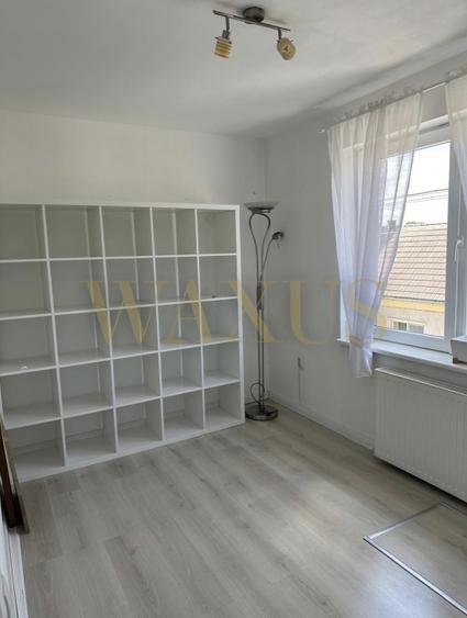 Apartament 4 camere, etaj 1, 120 mp utili, zona liniștită,