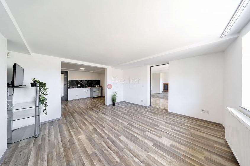 Casa renovata 2024 cu 2 apartamente