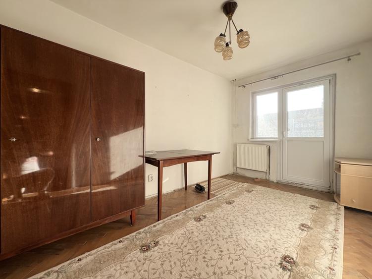 Apartament 4 camere, 78 mp utili, etaj 3, decomandat -  Girocului