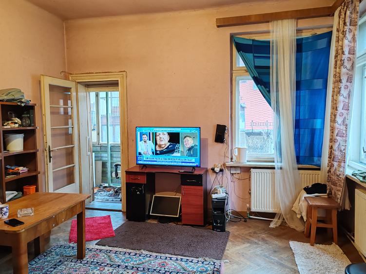 Apartament 4 camere in casa, curte proprie zona Centrul Istoric