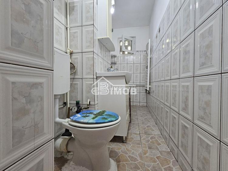 Apartament 3 camere, Micro 6 – etaj 1, centrală proprie, mobilat