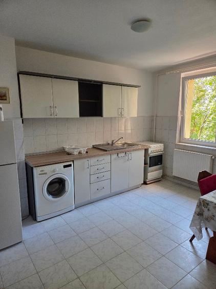 Ofer spre inchiriere ap 2 camere central
