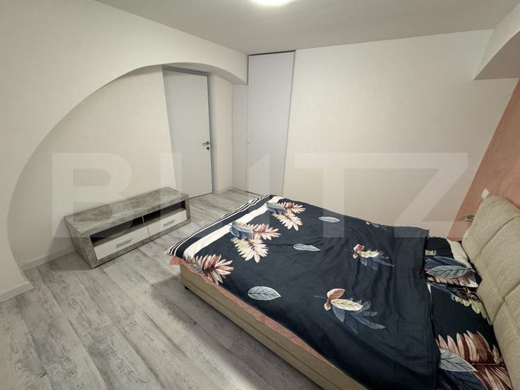 Apartament 2 camere, semidecomandat, curte 50mp Zona Casa Studentilor