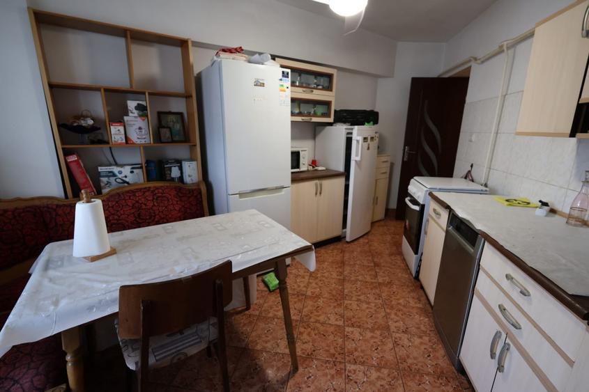 Apartament de vanzare, 4 camere, decomandat, zona Pacurari-Pizza Smile, Iasi