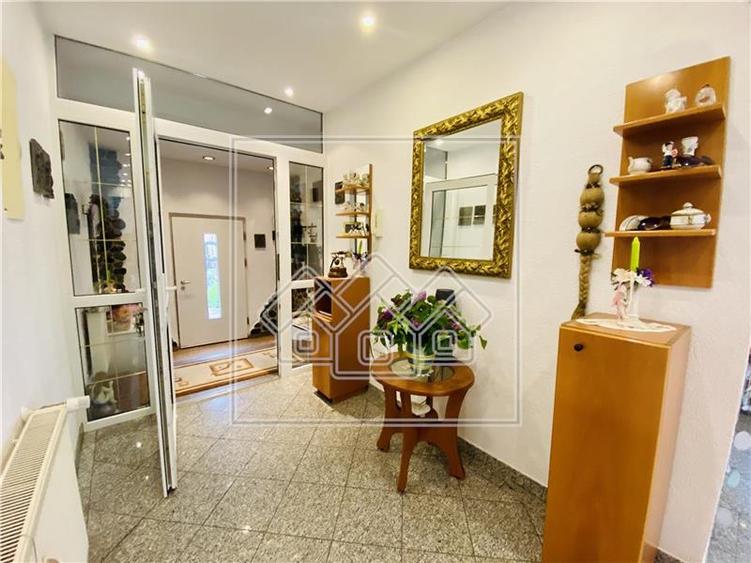 Vila individuala in Avrig - confort lux - 7 camere, 4 bai, 2 balcoane