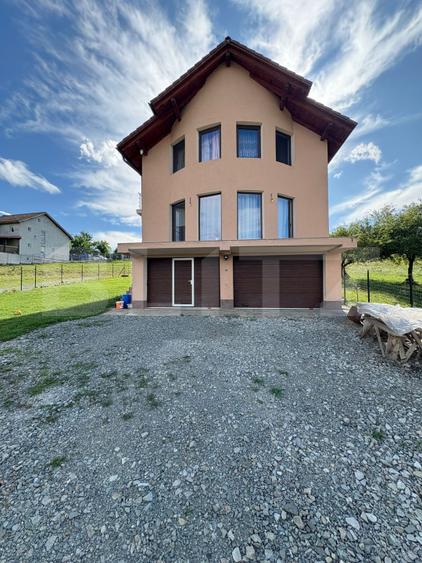 Casă de vânzare 140 mp, 5 ari teren, garaj interior – zona Pensiunea Morariu