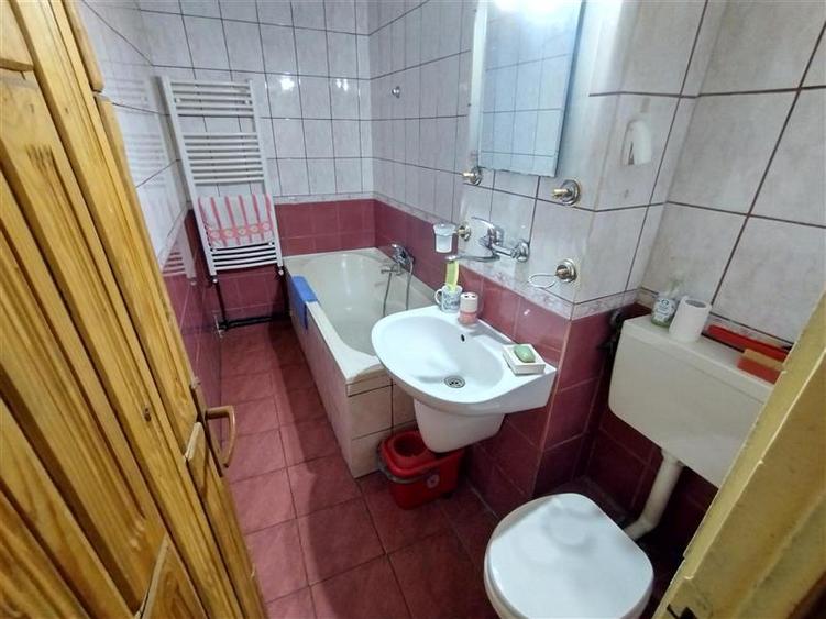 Oravita, Apt.4 Cam, 96mp , Zona Garii, Pret Negociabil
