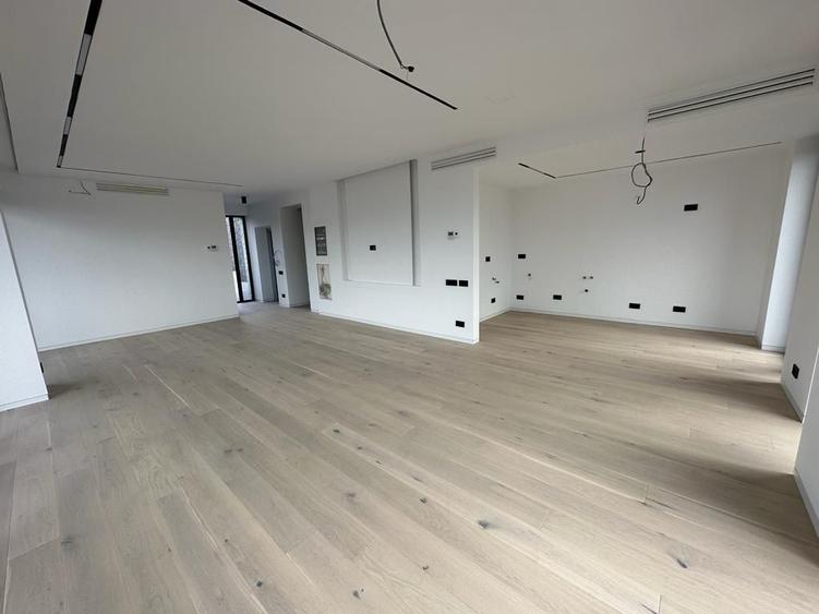 Penthouse Exclusivist cu Terase Generoase și Design Modern în Zona Aviatorilor