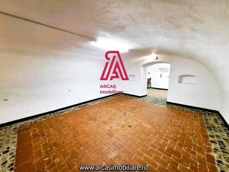 Casa individuala de vanzare cu 4 apartamente-Centrul Istoric Sibiu!