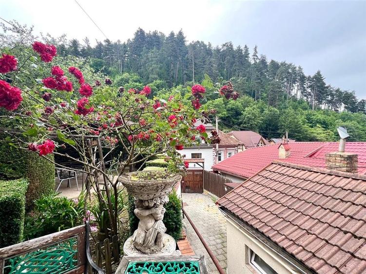 Apartament 2 camere la casa cu curte proprie Schei