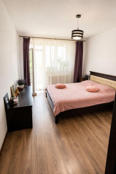Apartament Modern De Vanzare | 2 Dormitoare | Parcare | Balcon x 2 | Etaj 2/3