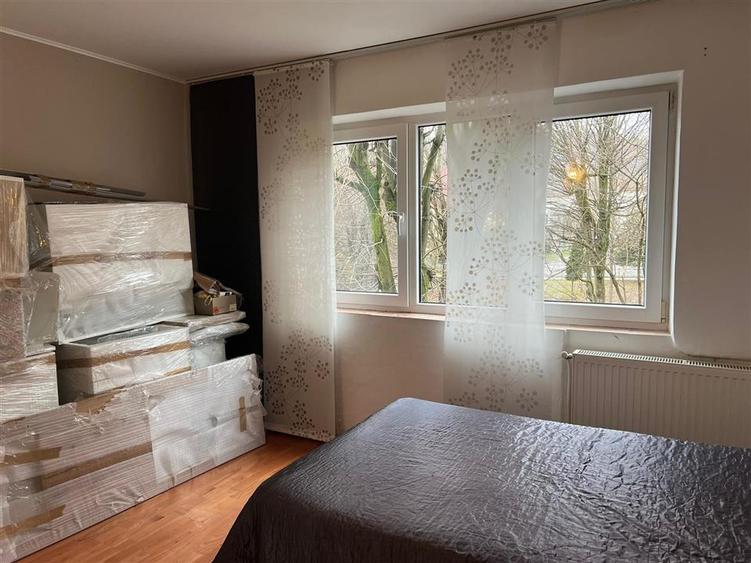 Apartament cu  4 camere si garaj zona centrala