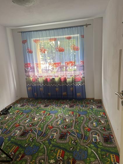 Apartament 3 camere decomandat, zona Carpaților