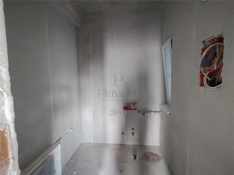 Duplex 4 camere - despartit prin CT - zona foarte buna - asfalt - posibilitate a
