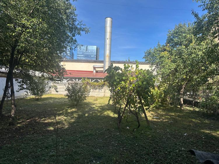 Apartament la casa 4 camere - 427 mp teren - zona str. Octavian Goga