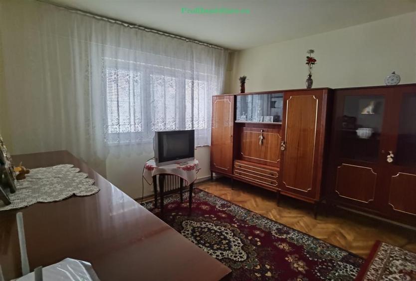 Apartament 3 camere pe centru Podgoria