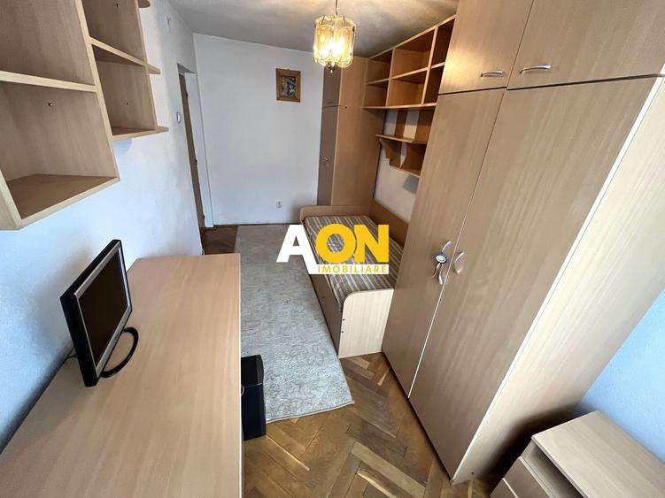 Apartament cu 3 Camere, Etaj Intermediar, Zona Cetate