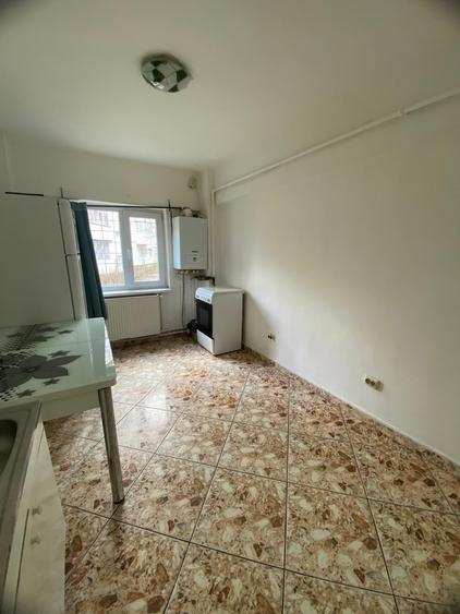 3 DECOMANDATE cu centrala, spatios, bloc 1985, parter, Mioritei Lidl