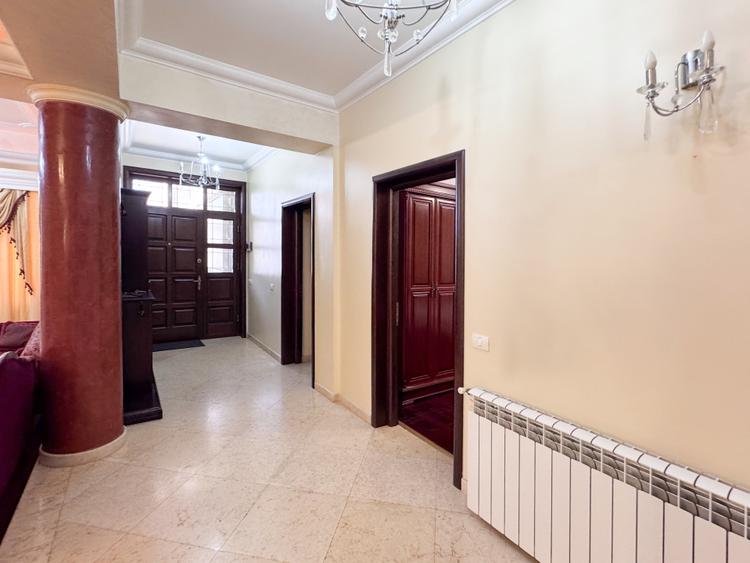 Vilă de închiriat spatioasă | 6 camere | Garaj spatios | Pozitie Centrala