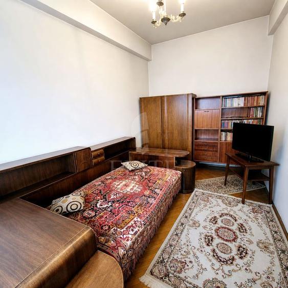 Apartament 3 camere în zona FACULTATII DE LITERE