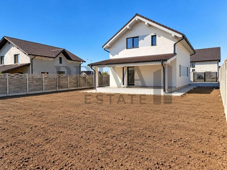 Casa individuală 4 camere, 2 bai, bucătărie închisă, 132 mp, Giarmata